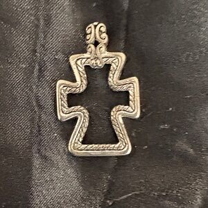 Elegant Silver Cross Pendant